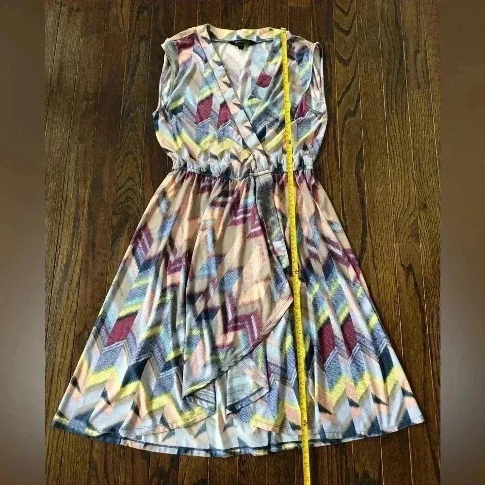 bcbgmaxazria Women’s M Geometric Sleeveless Deep V-Neck Flowy Dress - EUC!! - Picture 9 of 12